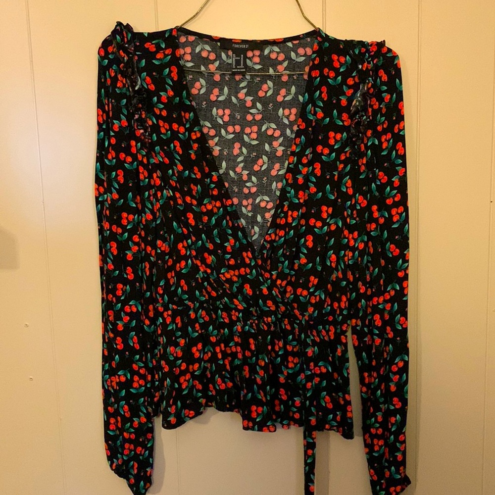 Women’s M cinch waist Cherry blouse